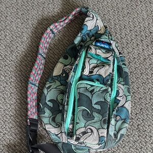 KAVU Women's Wave Pattern Sling Bag - Teal and Black